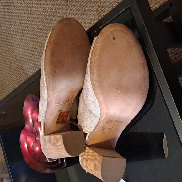 Shoe - Picture 2 of 6